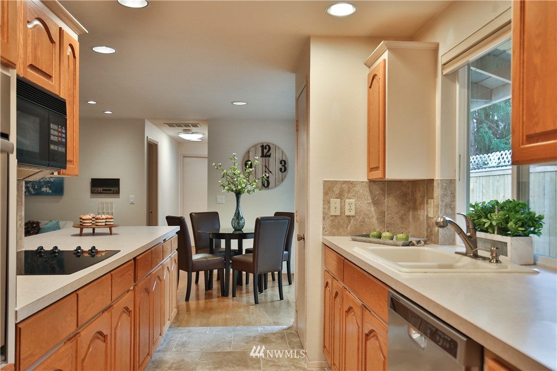16152 Southeast 146th Place Renton, WA 98059 - Photo 8 of 25