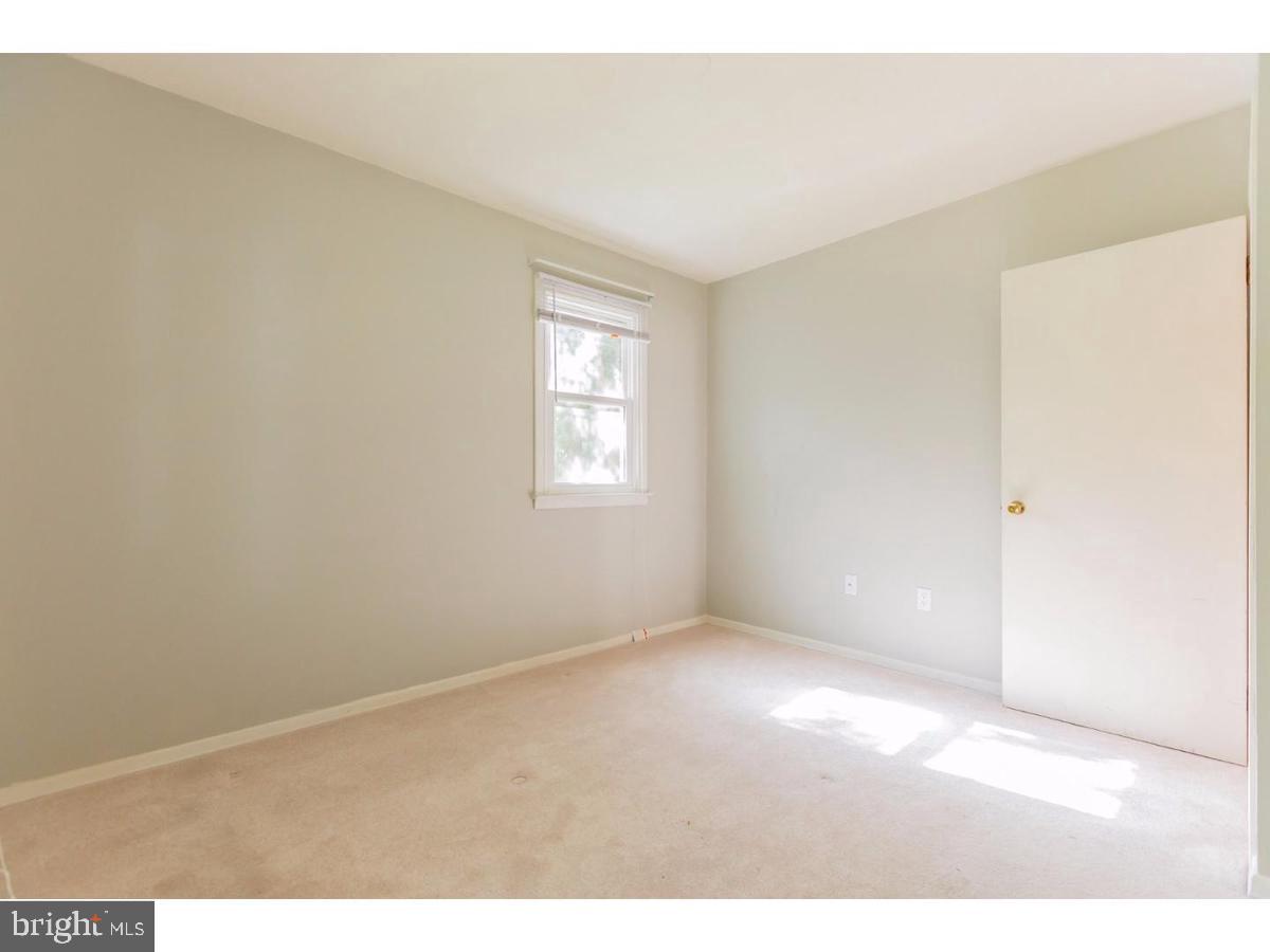 601 Pardee Lane Haddonfield, NJ 08033 - Photo 25 of 37 an empty room with windows