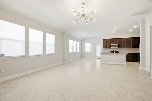 $2,200 | 12139 Casparis, San Antonio, TX 78254