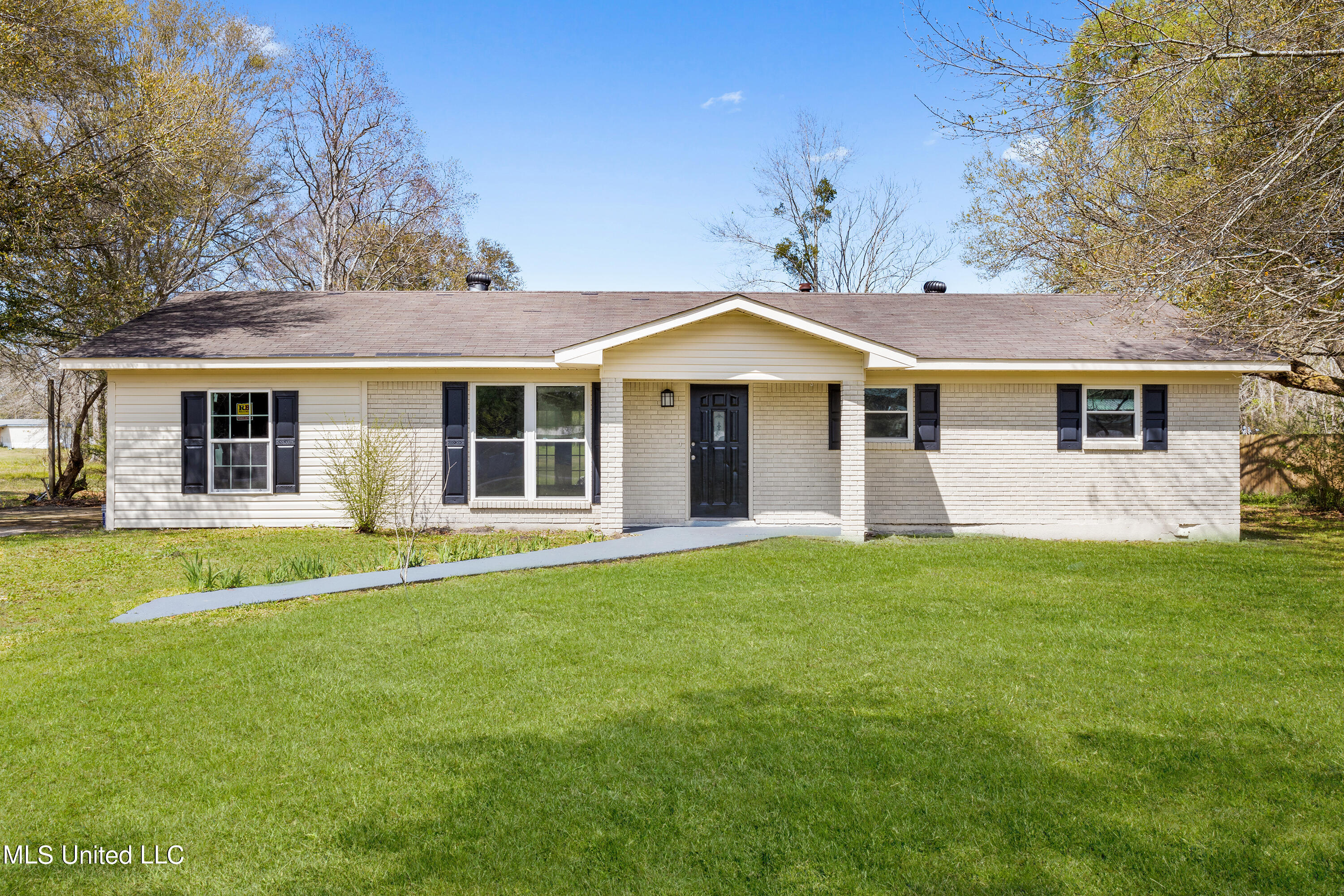 7517 Carter's Road Moss Point, MS 39562 - Photo 1 of 25 001