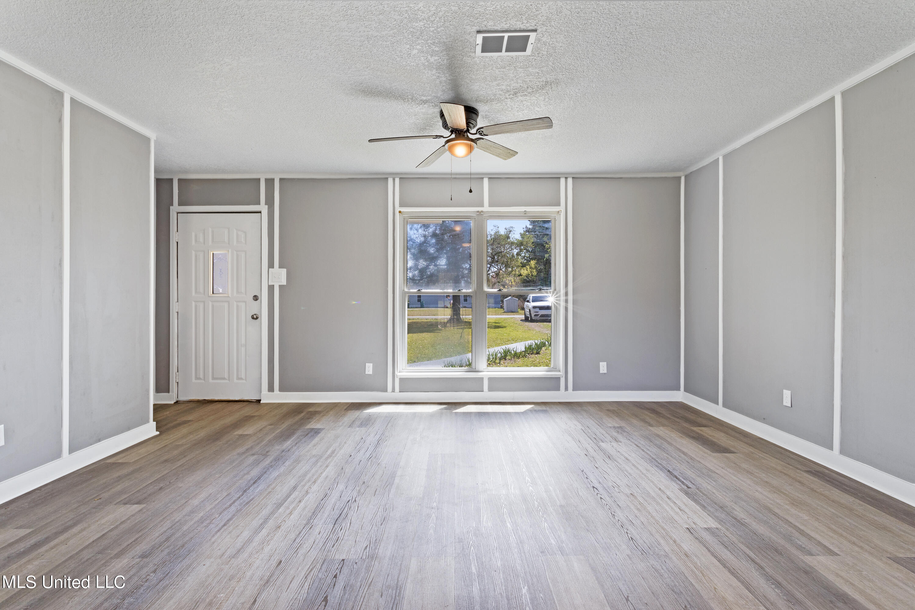 7517 Carter's Road Moss Point, MS 39562 - Photo 3 of 25 003