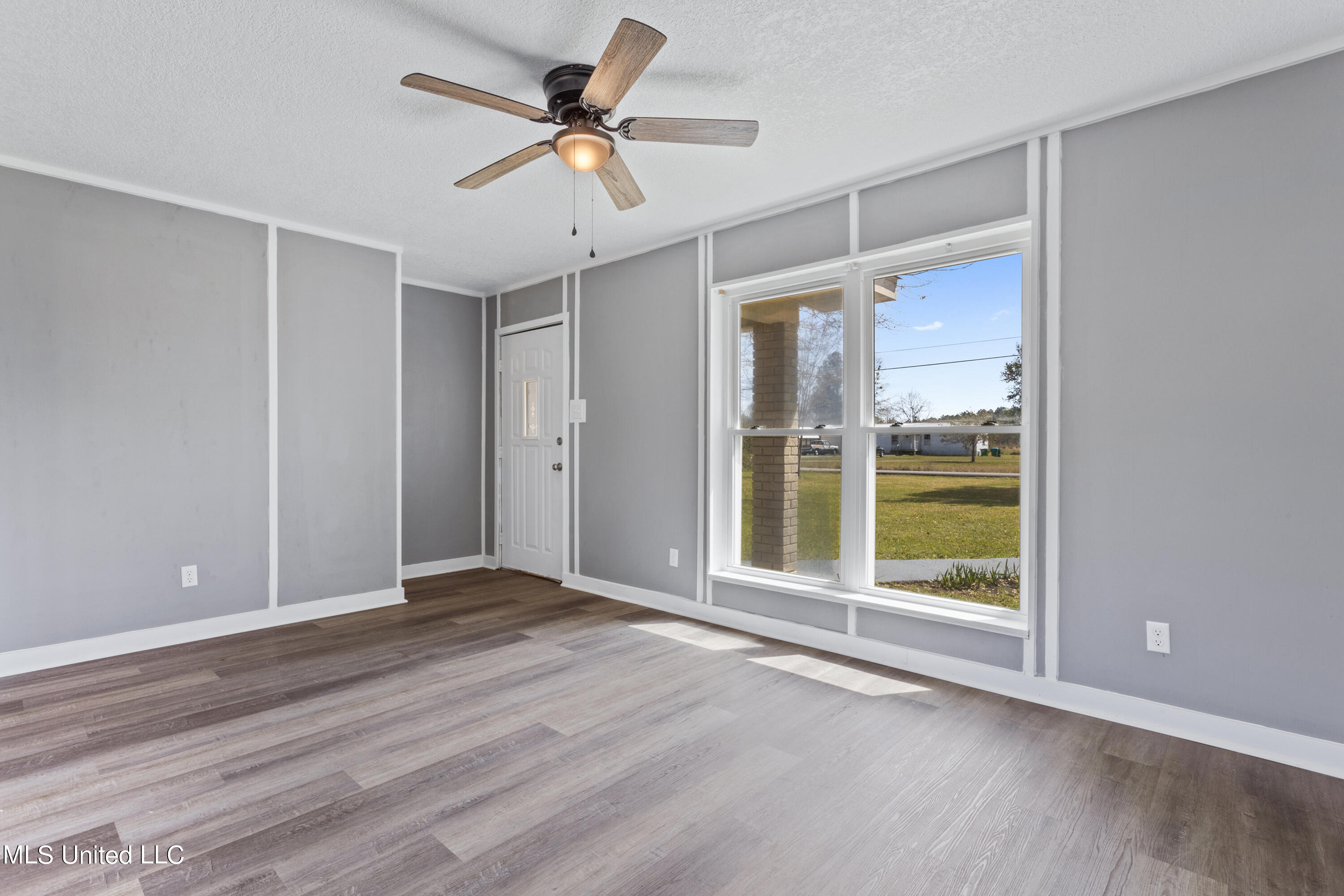 7517 Carter's Road Moss Point, MS 39562 - Photo 4 of 25 004