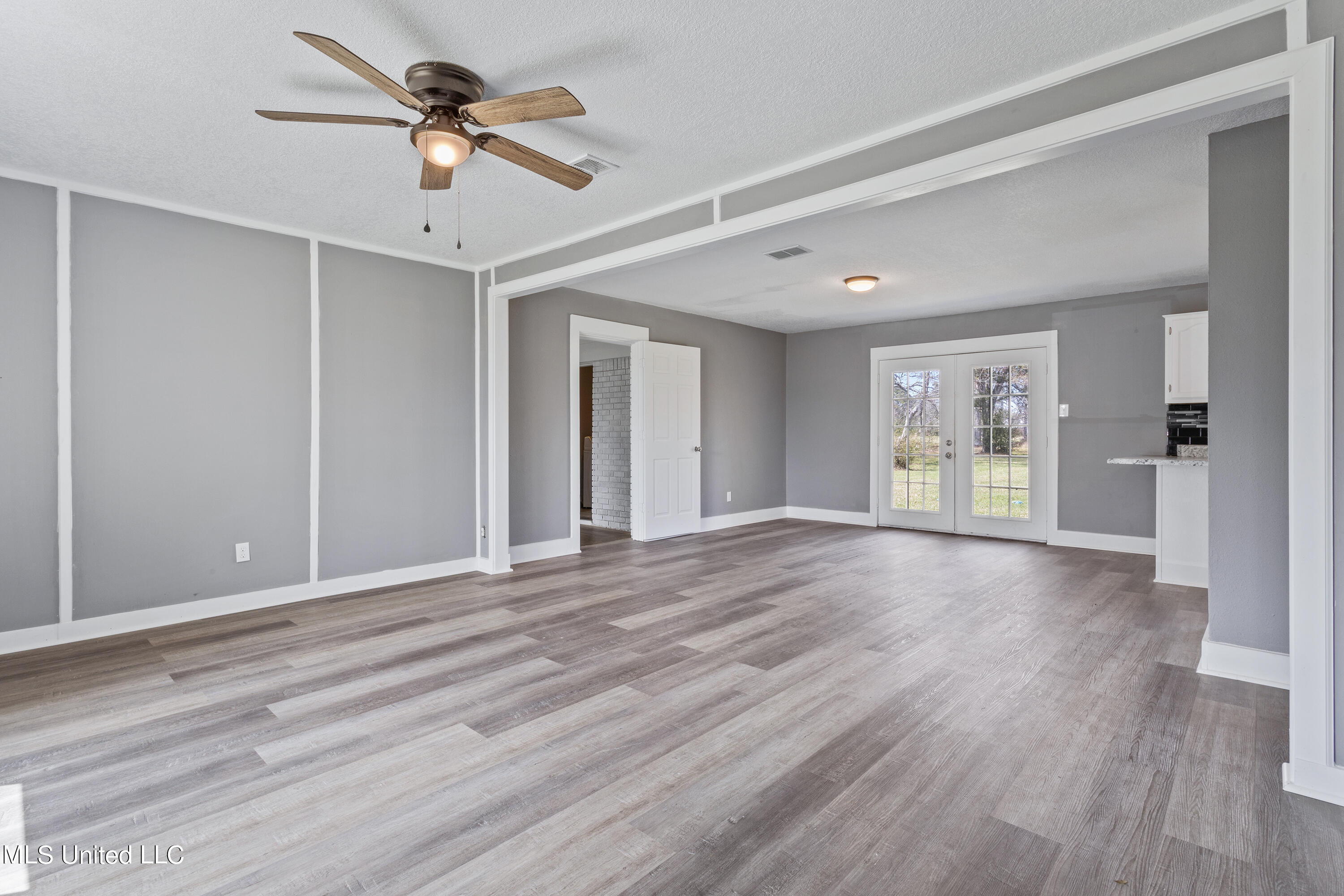 7517 Carter's Road Moss Point, MS 39562 - Photo 5 of 25 005