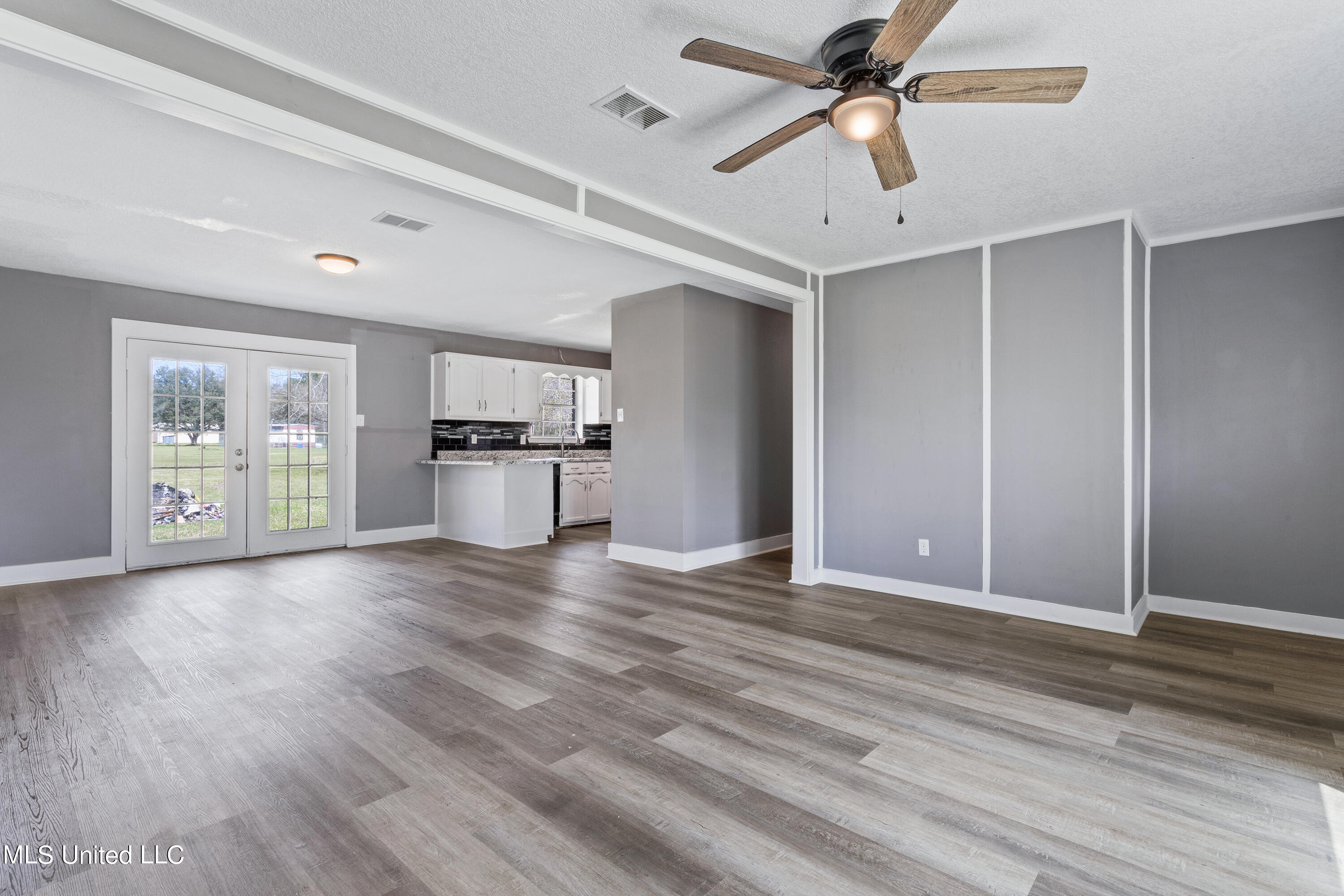 7517 Carter's Road Moss Point, MS 39562 - Photo 6 of 25 006
