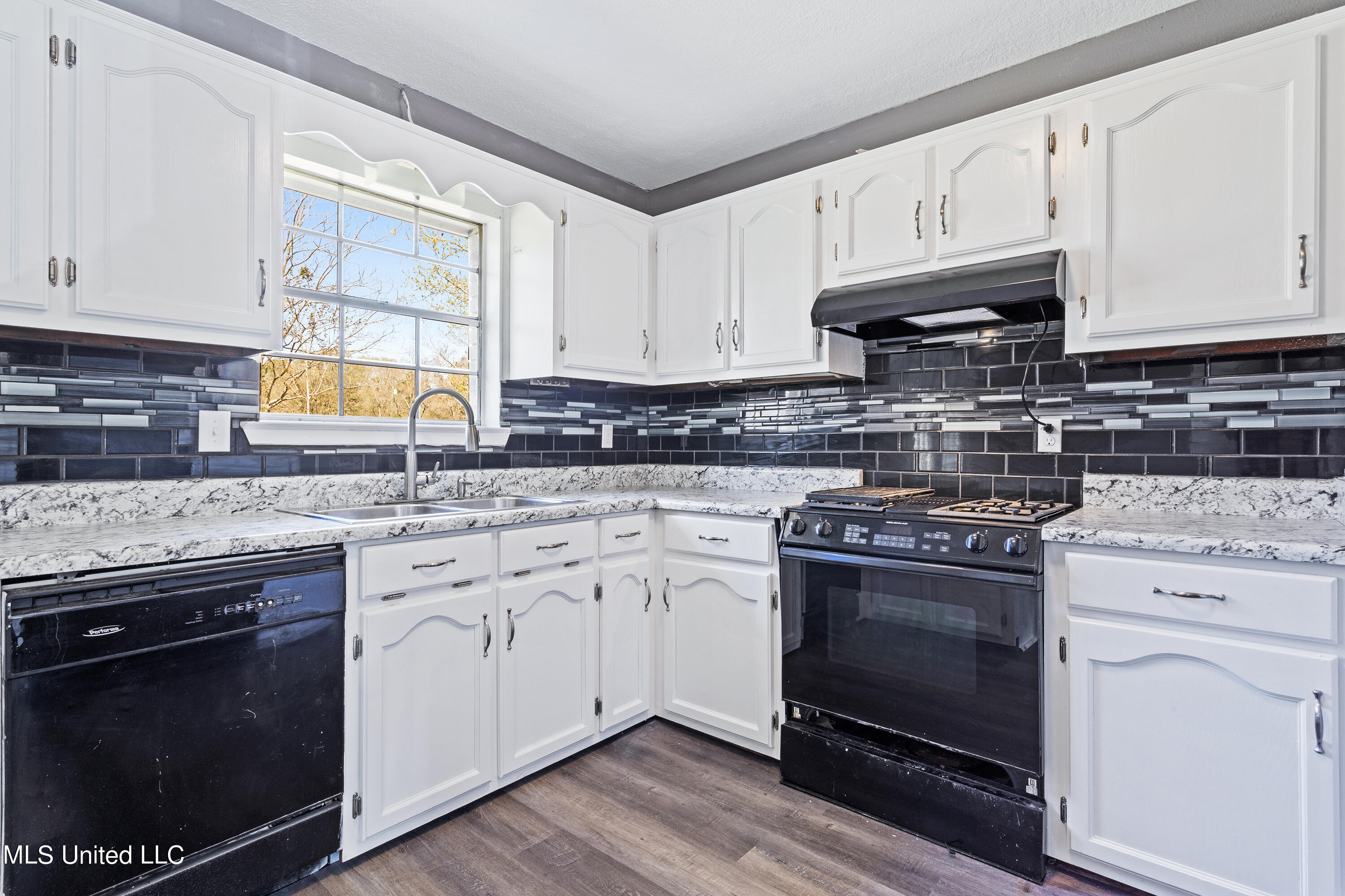 7517 Carter's Road Moss Point, MS 39562 - Photo 8 of 25 008