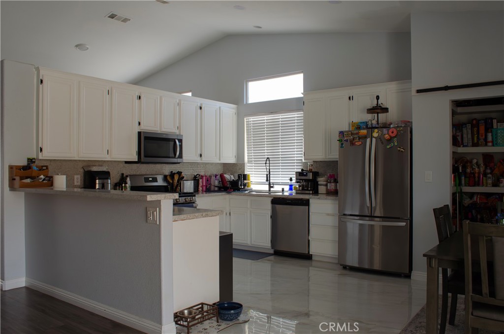 13250 Ivanpah Road Apple Valley, CA 92308 - Photo 13 of 28