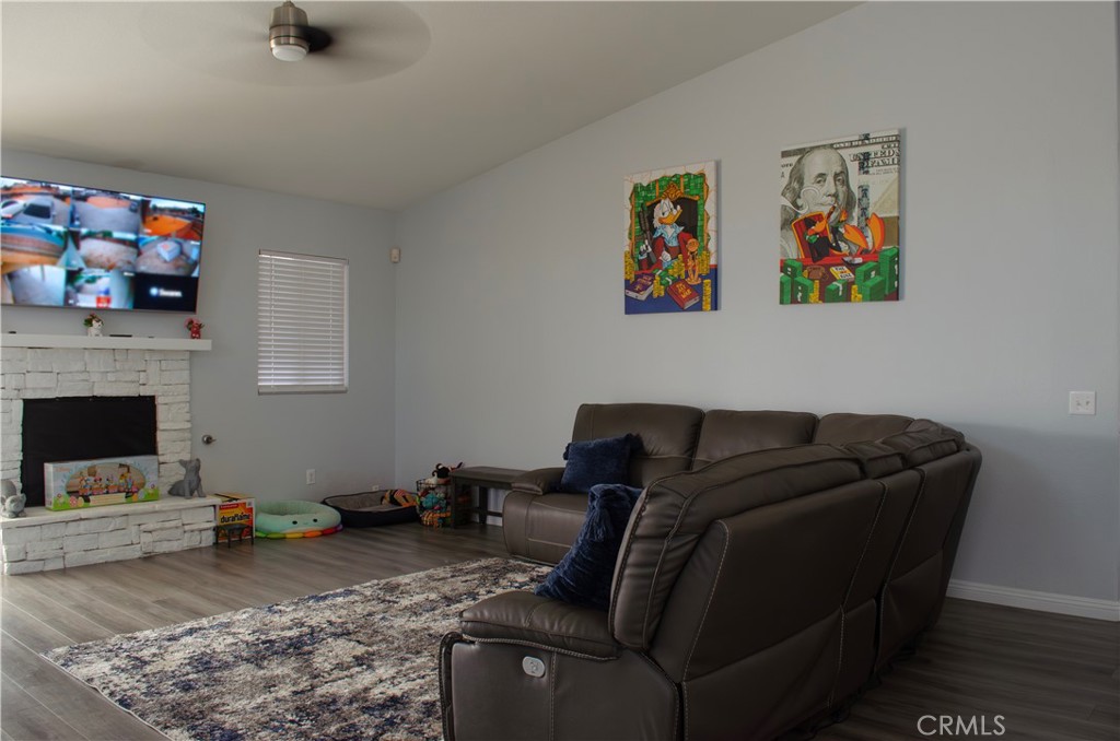 13250 Ivanpah Road Apple Valley, CA 92308 - Photo 14 of 28