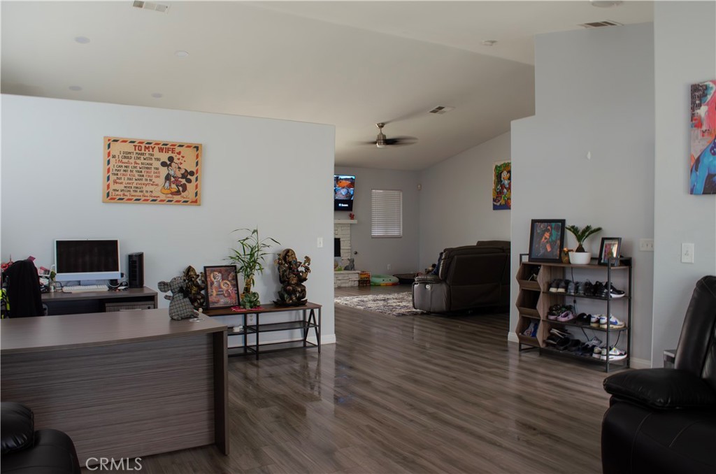 13250 Ivanpah Road Apple Valley, CA 92308 - Photo 15 of 28