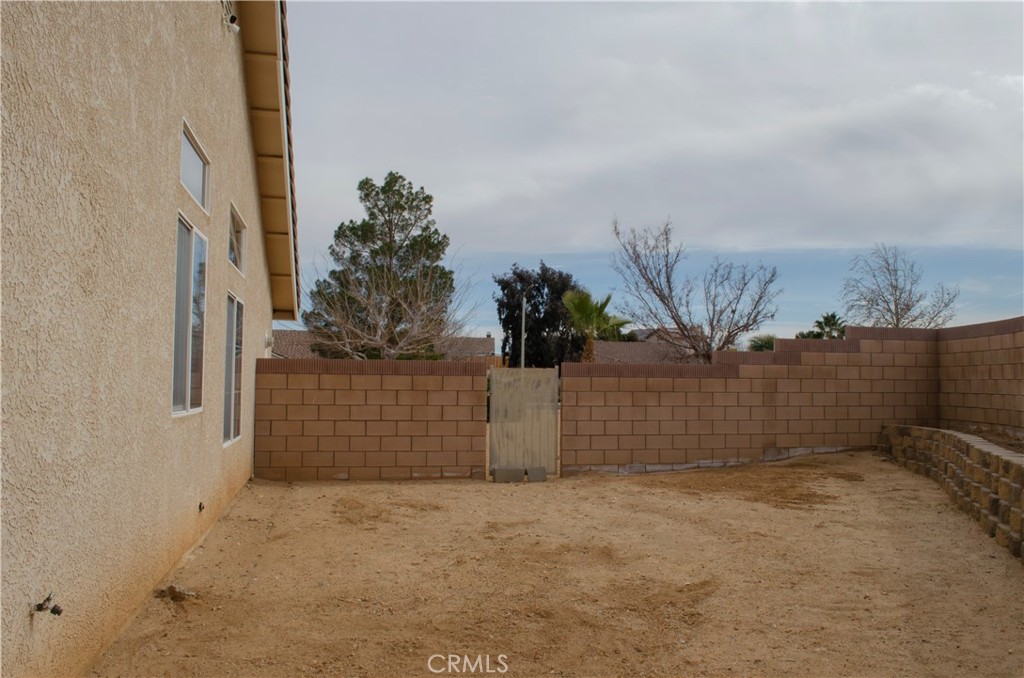 13250 Ivanpah Road Apple Valley, CA 92308 - Photo 26 of 28
