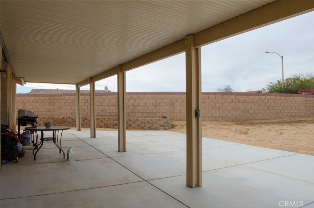 13250 Ivanpah Road Apple Valley, CA 92308 - Photo 5 of 28