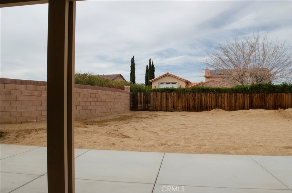 13250 Ivanpah Road Apple Valley, CA 92308 - Photo 6 of 28