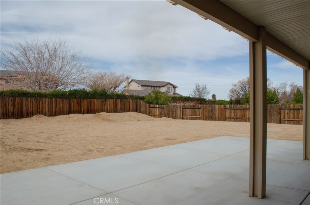 13250 Ivanpah Road Apple Valley, CA 92308 - Photo 7 of 28