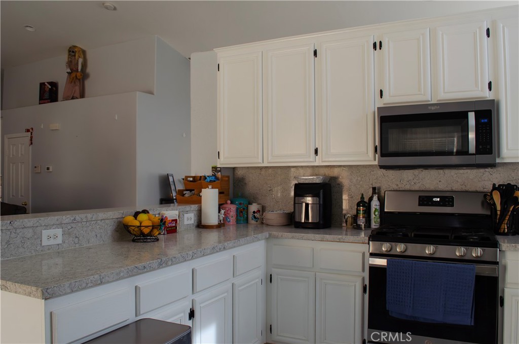 13250 Ivanpah Road Apple Valley, CA 92308 - Photo 9 of 28