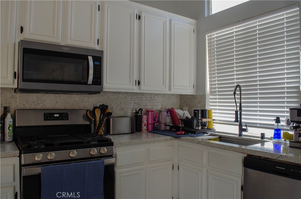 13250 Ivanpah Road Apple Valley, CA 92308 - Photo 10 of 28