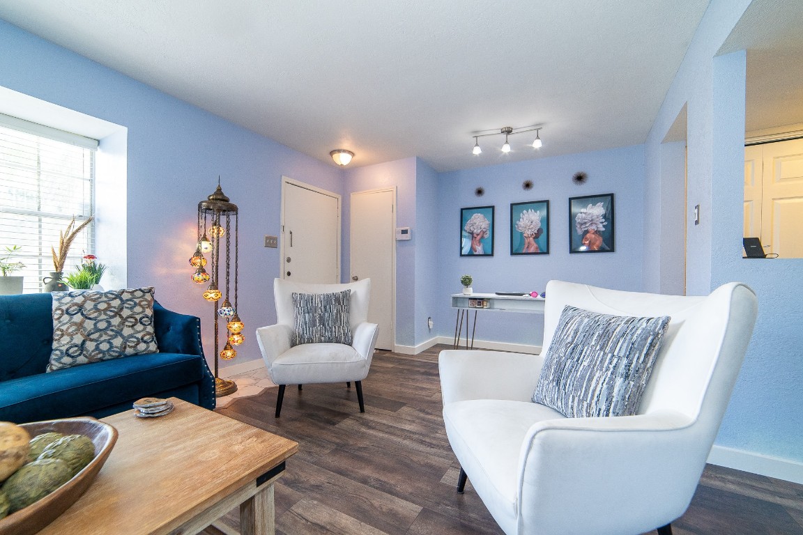 4866 Milwee Street, Unit 22 Houston, TX 77092 - Photo 2 of 23 a living room with furniture and a large window