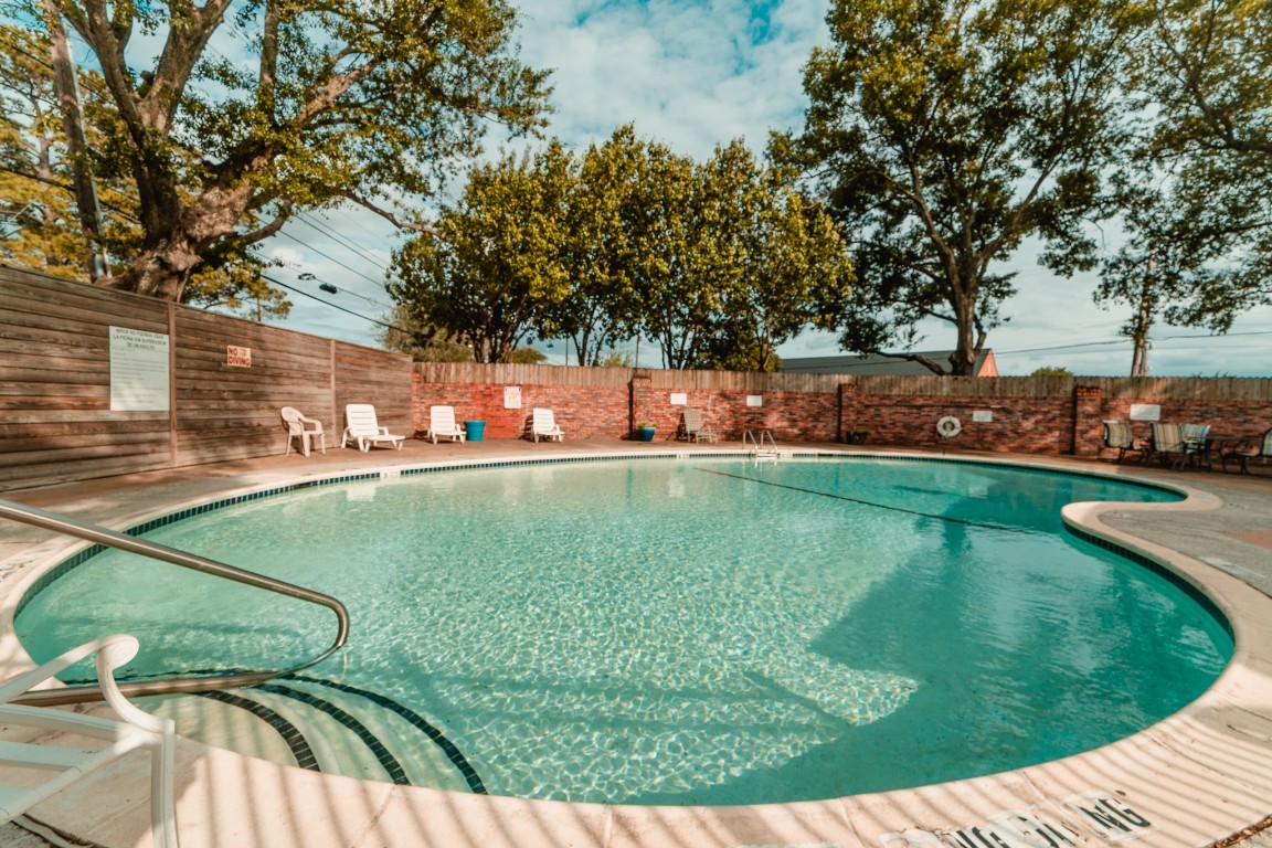 4866 Milwee Street, Unit 22 Houston, TX 77092 - Photo 23 of 23 a view of a garden from a balcony