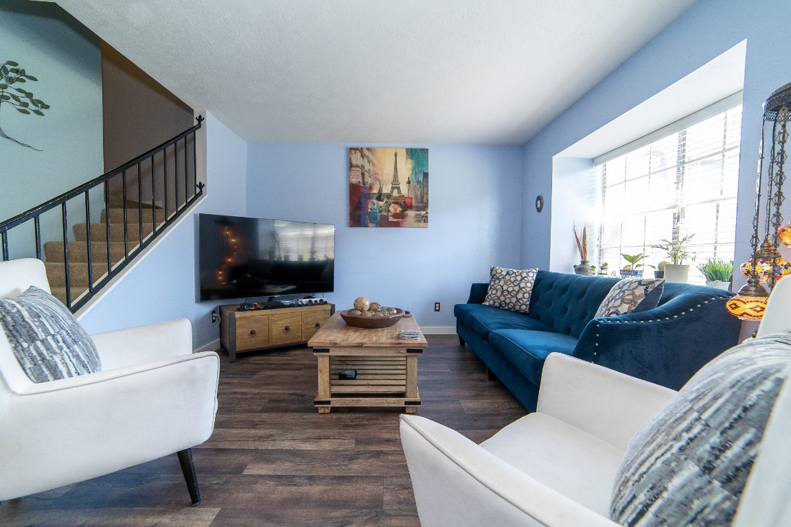 4866 Milwee Street, Unit 22 Houston, TX 77092 - Photo 3 of 23 a living room with furniture flat screen tv and a large window