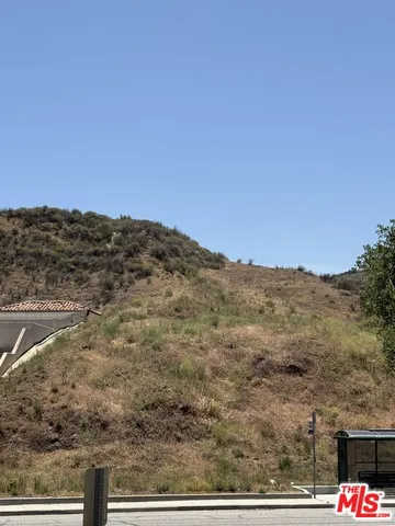 a view of a bunch of trees and houses