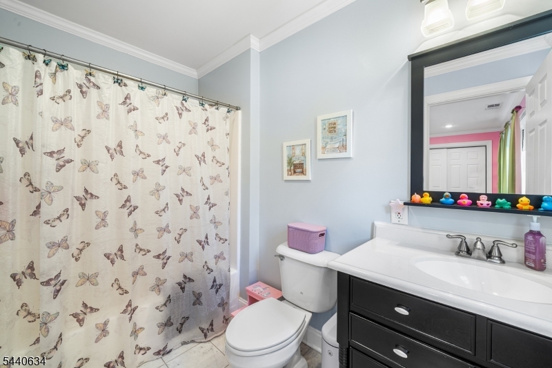21 Angus Lane Warren, NJ 07059 - Photo 32 of 48