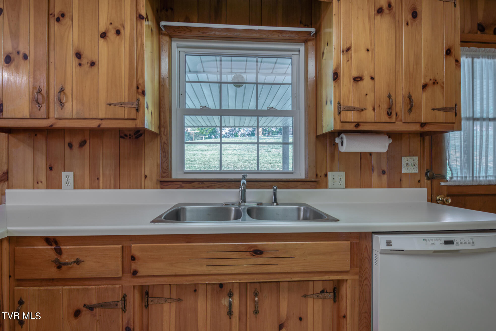 104 Martindale Road Bristol, TN 37620 - Photo 11 of 31 161_3433_17 copy