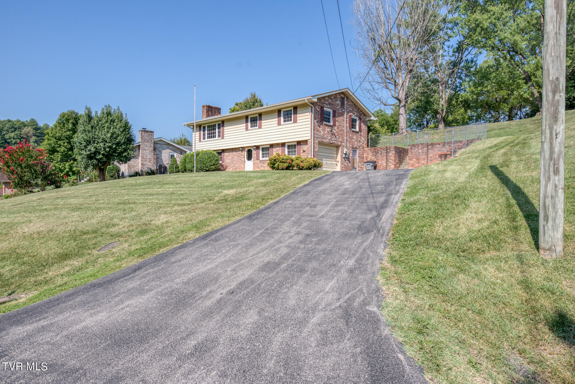 104 Martindale Road Bristol, TN 37620 - Photo 2 of 31 161_3351_1 copy