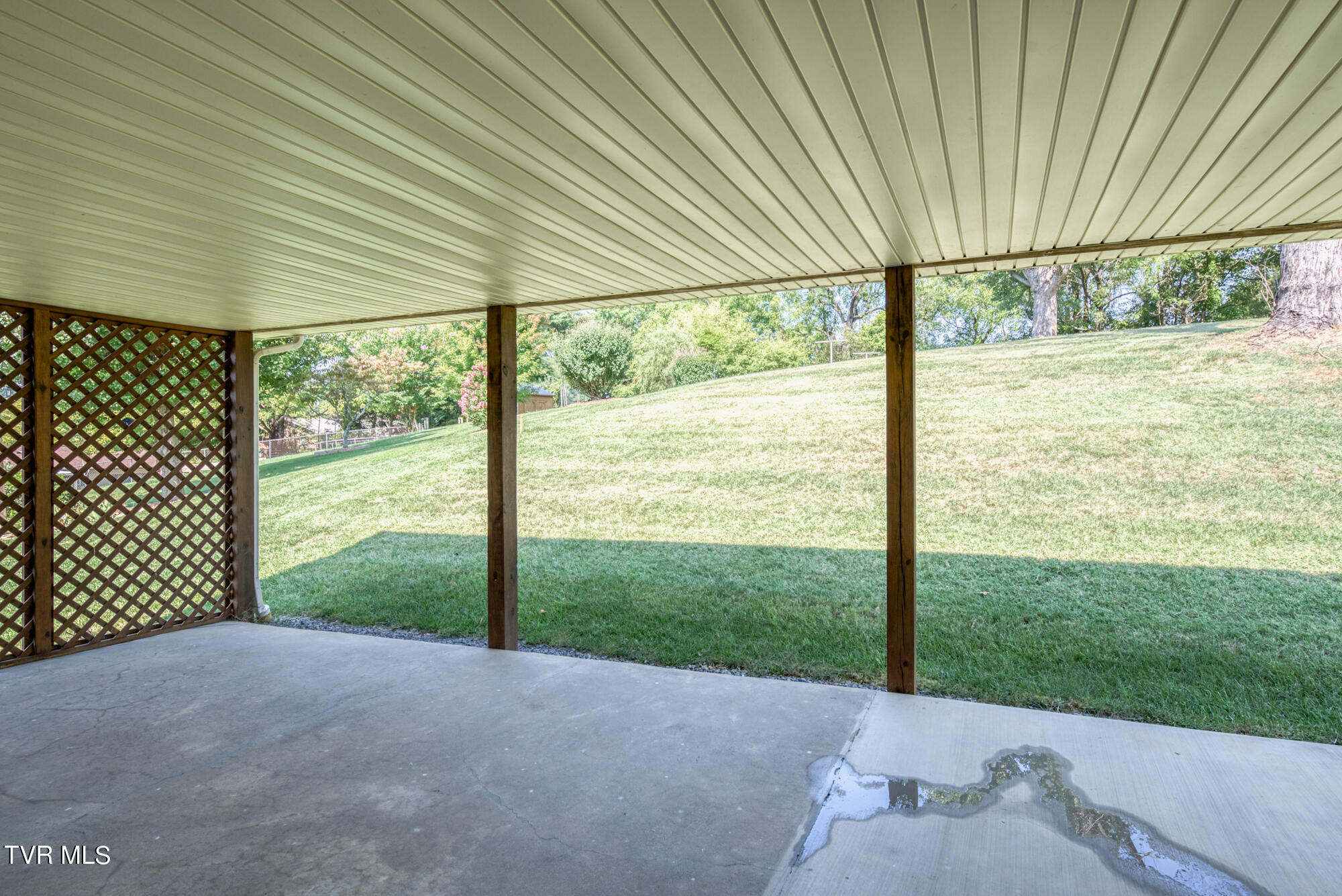 104 Martindale Road Bristol, TN 37620 - Photo 24 of 31 161_3465_24 copy