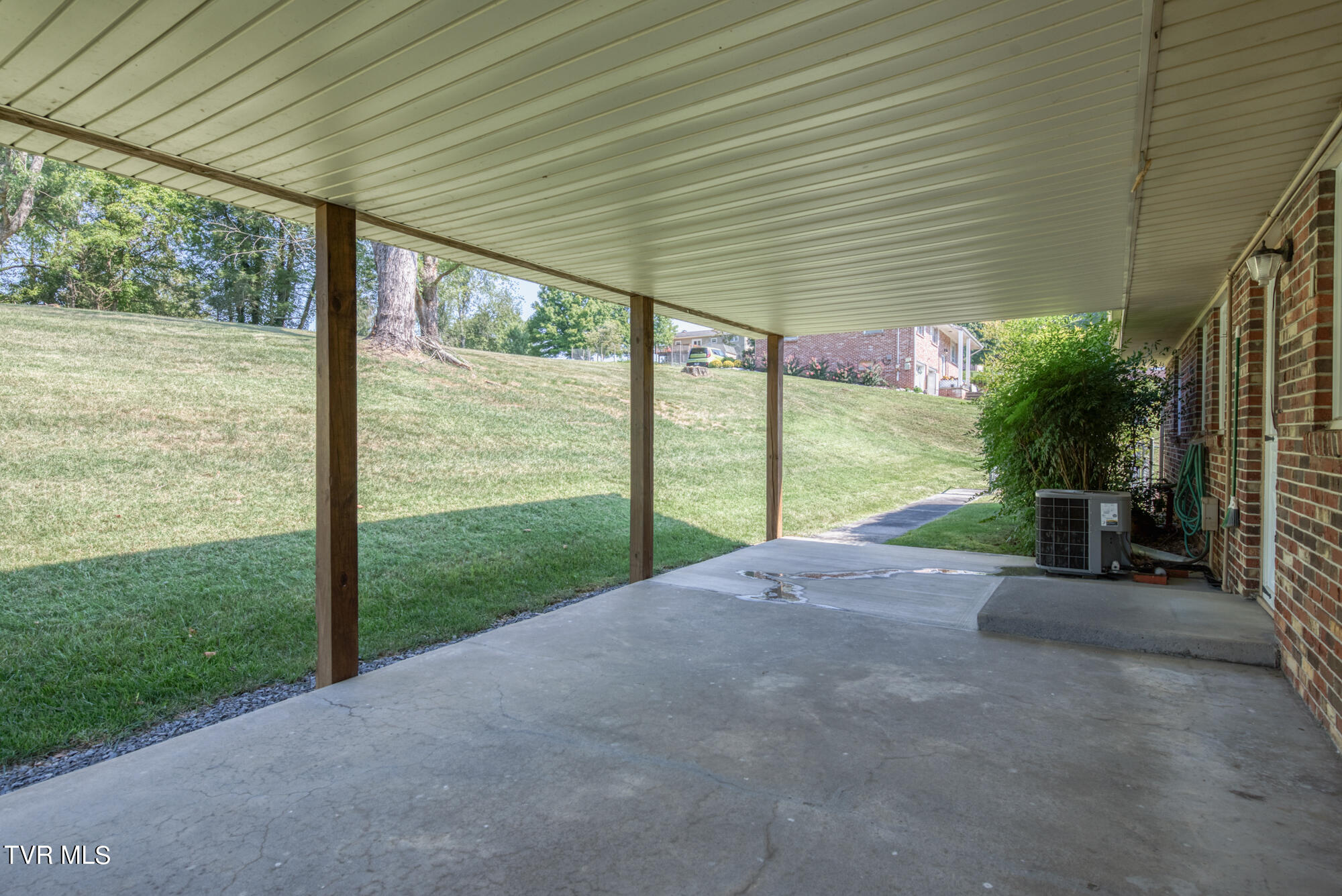 104 Martindale Road Bristol, TN 37620 - Photo 25 of 31 161_3472_25 copy