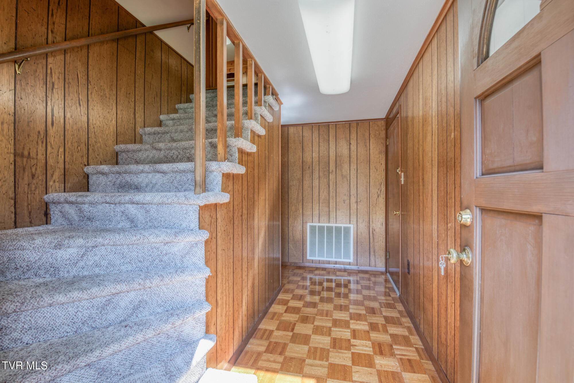 104 Martindale Road Bristol, TN 37620 - Photo 5 of 31 161_3376_6 copy
