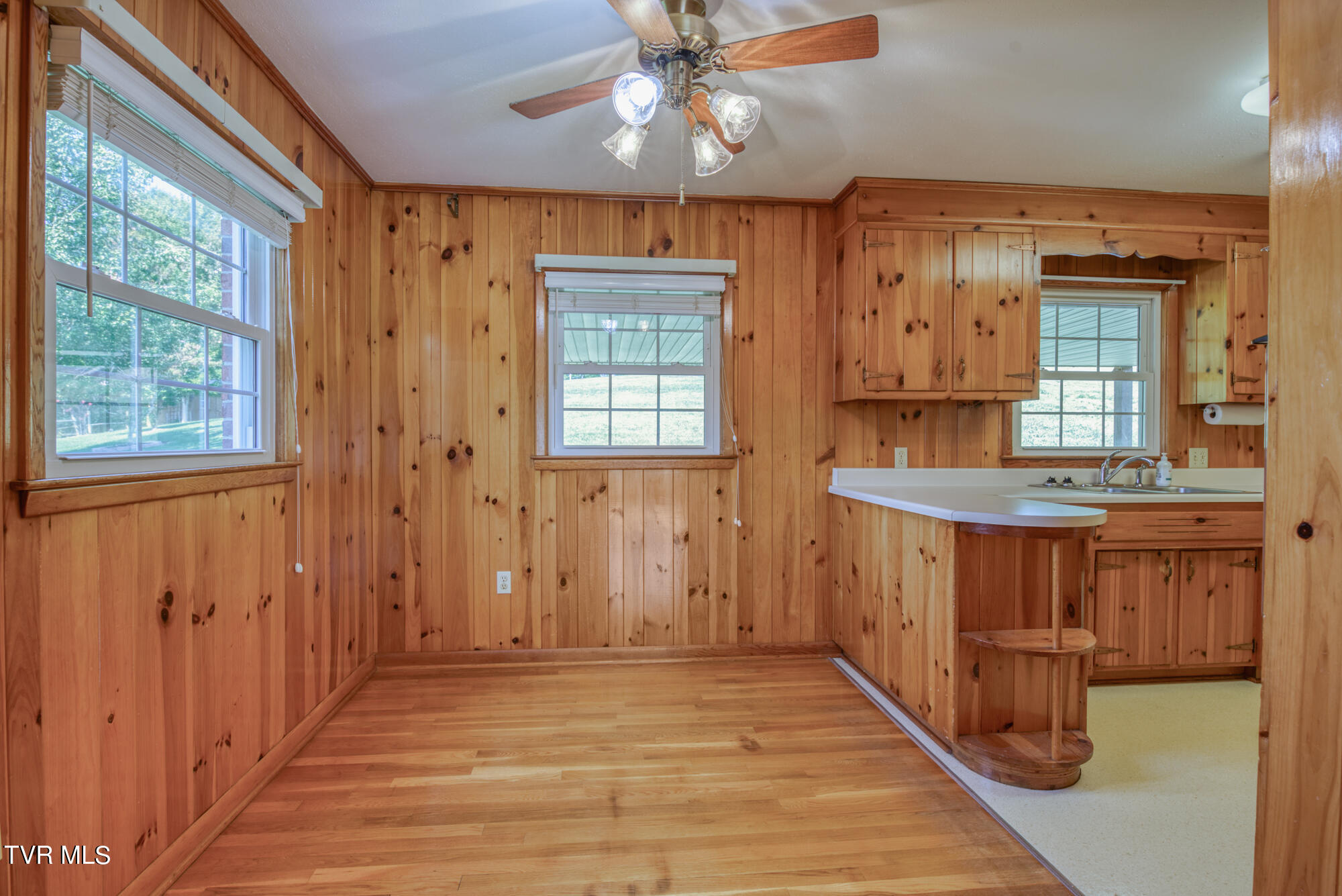 104 Martindale Road Bristol, TN 37620 - Photo 8 of 31 161_3412_13 copy