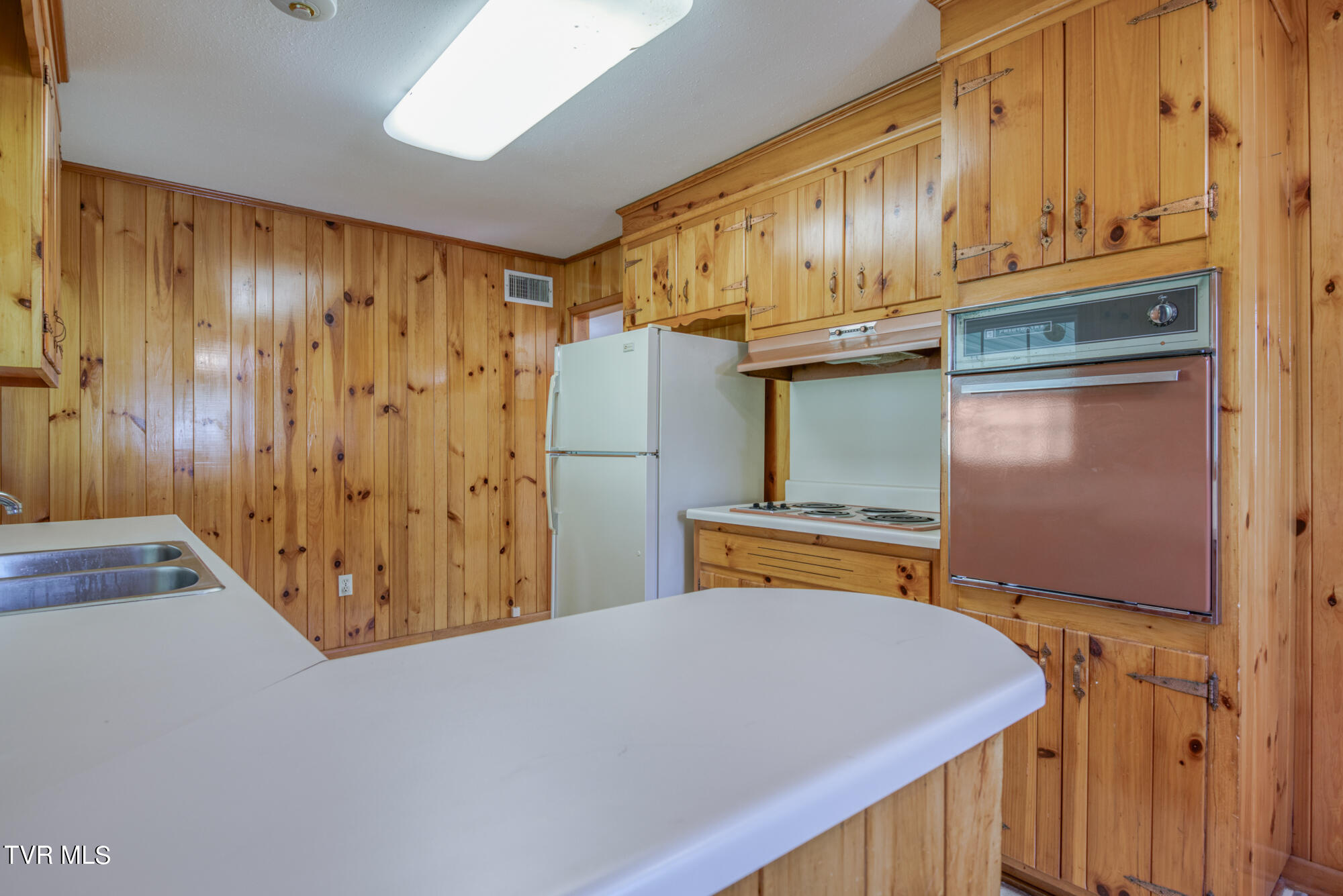 104 Martindale Road Bristol, TN 37620 - Photo 10 of 31 161_3426_16 copy