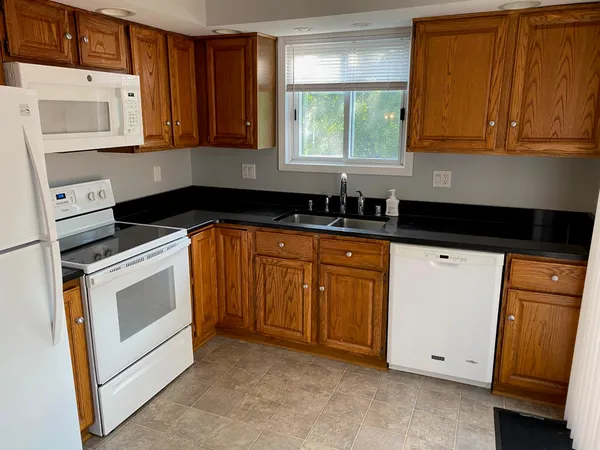 $2,395 | 19120 Emerald Drive, Unit 19120, Brookfield, WI 53045
