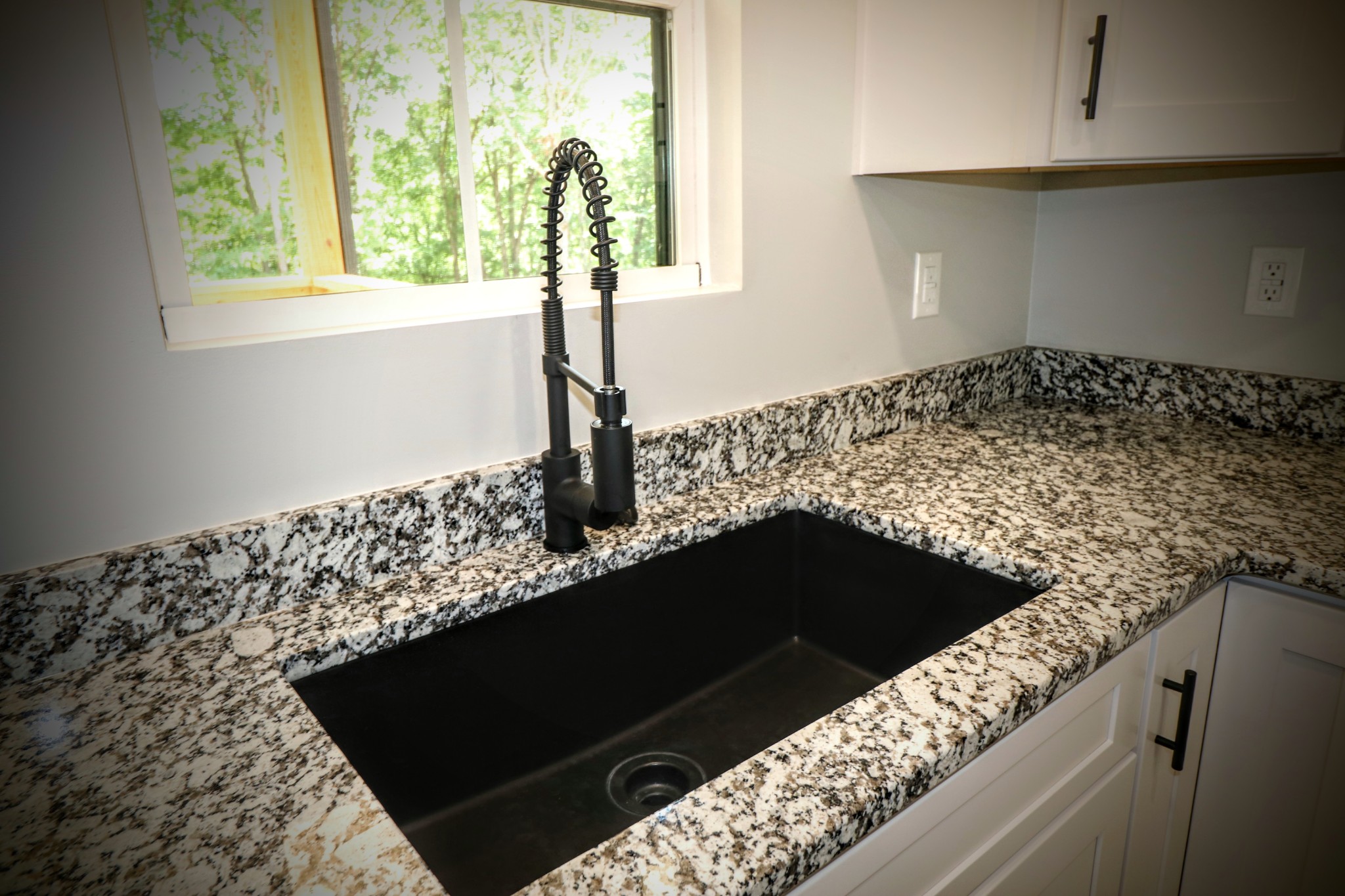 2775 Mayne Trace Road Waverly, TN 37185 - Photo 17 of 43 a close view of kitchen sink