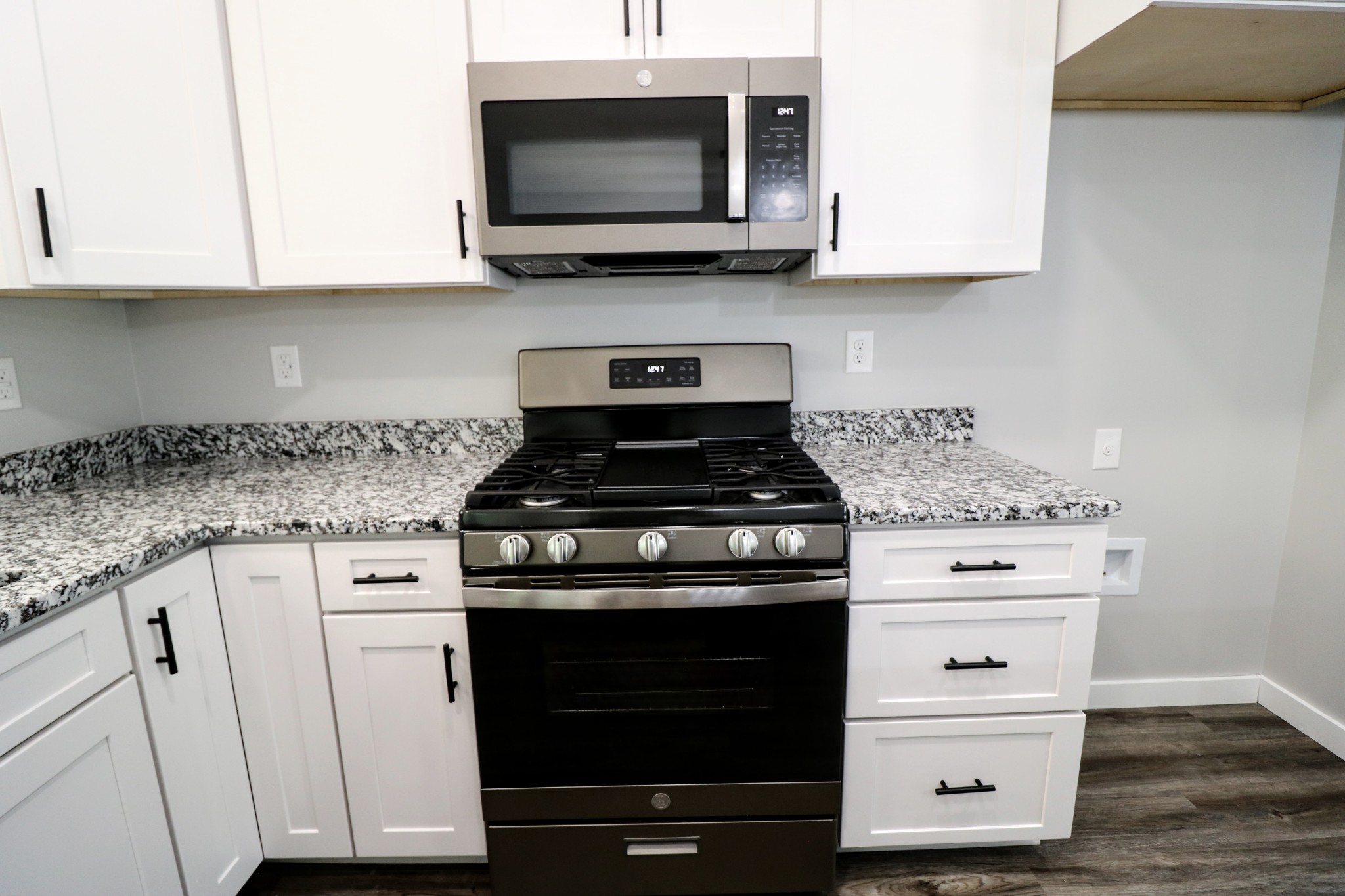 2775 Mayne Trace Road Waverly, TN 37185 - Photo 19 of 43 a kitchen with stainless steel appliances granite countertop a stove and a microwave