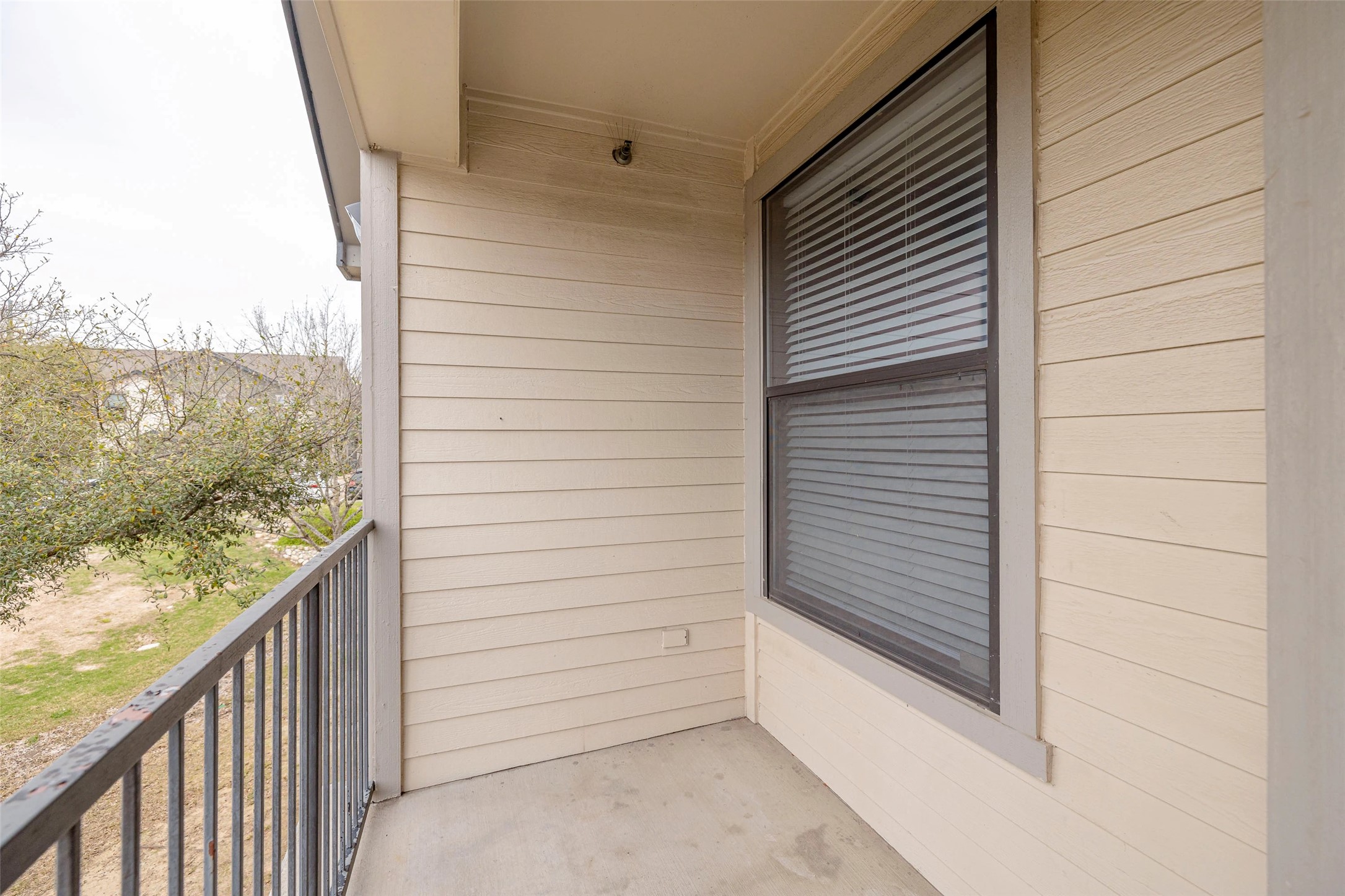8515 Interstate 35, Unit 1206 Austin, TX 78744 - Photo 18 of 20 a view of balcony