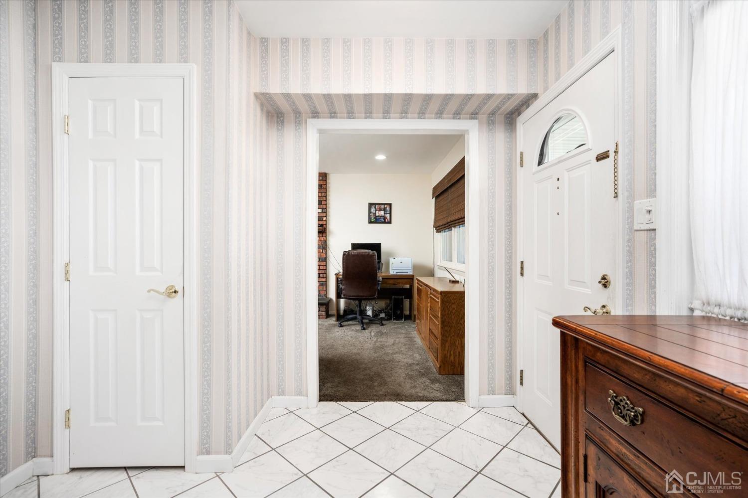 12 Huntington Road East Brunswick, NJ 08816 - Photo 4 of 32 Gallery Image 4