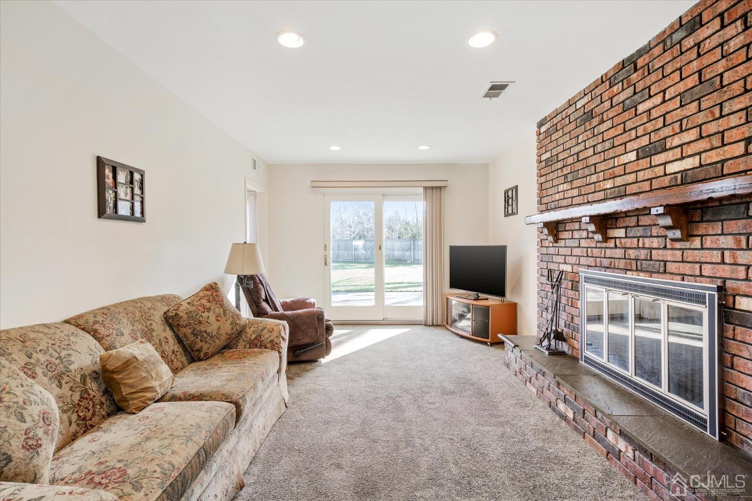 12 Huntington Road East Brunswick, NJ 08816 - Photo 5 of 32 Gallery Image 5
