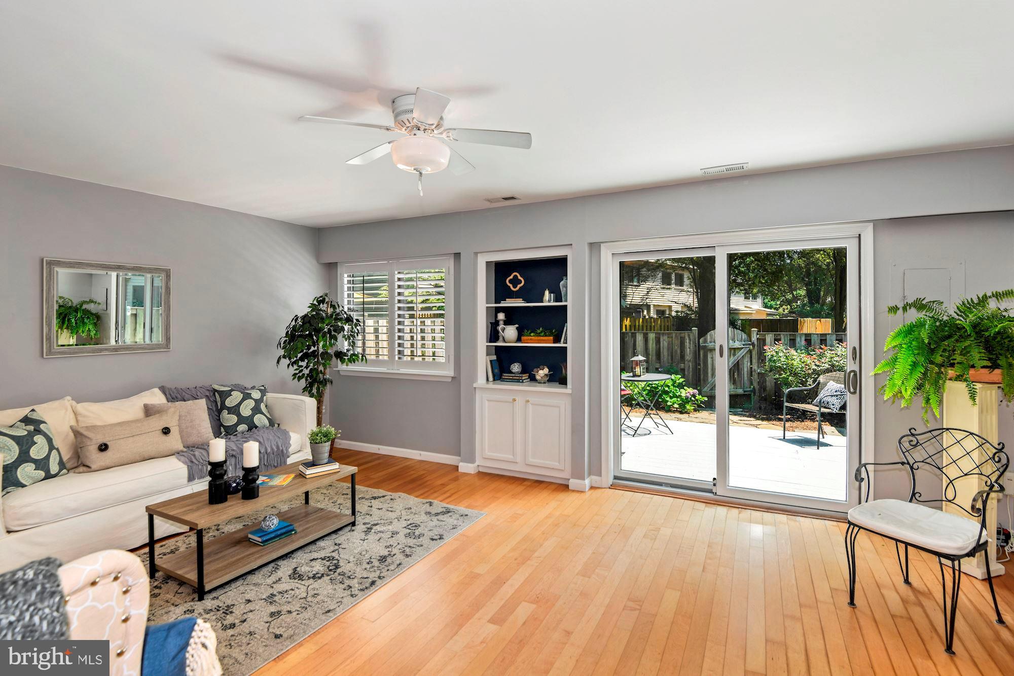1117 Cedar Ridge Court Annapolis, MD 21403 - Photo 4 of 21 Lovely spacious LR opens to deck, patio & garden!