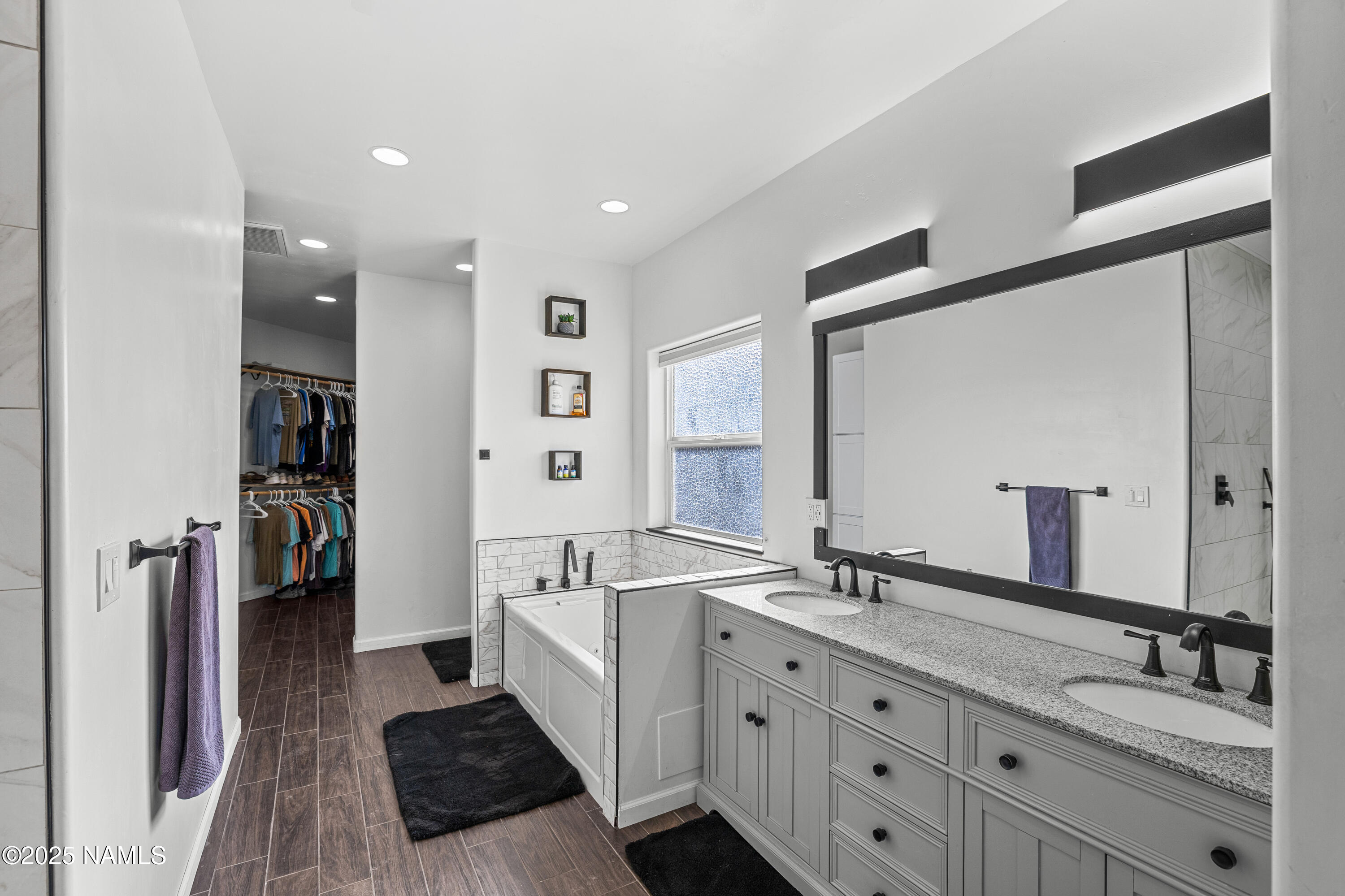 6770 North Rain Valley Road Flagstaff, AZ 86004 - Photo 11 of 28 Primary bathroom