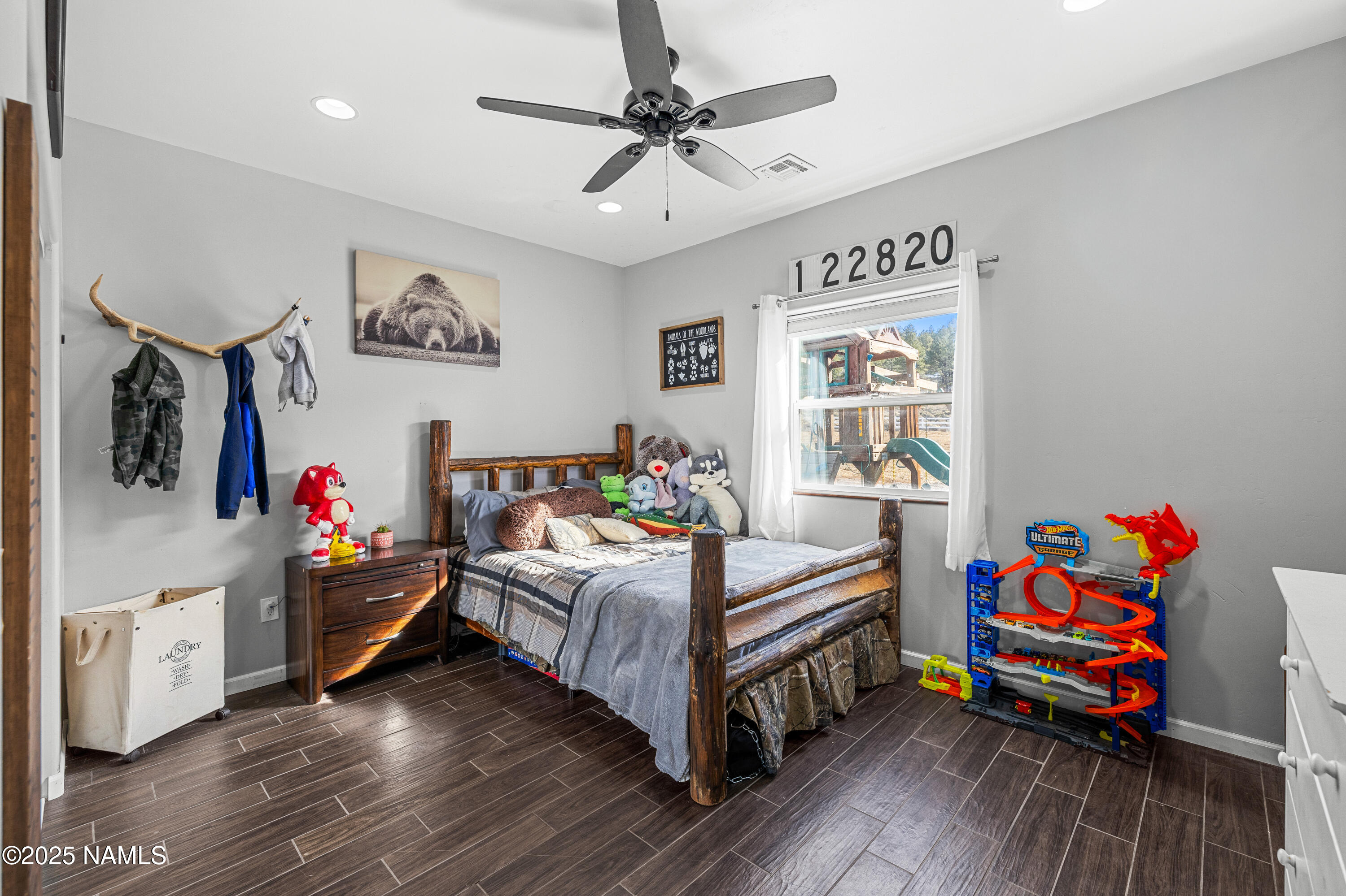 6770 North Rain Valley Road Flagstaff, AZ 86004 - Photo 18 of 28 Guest bedroom