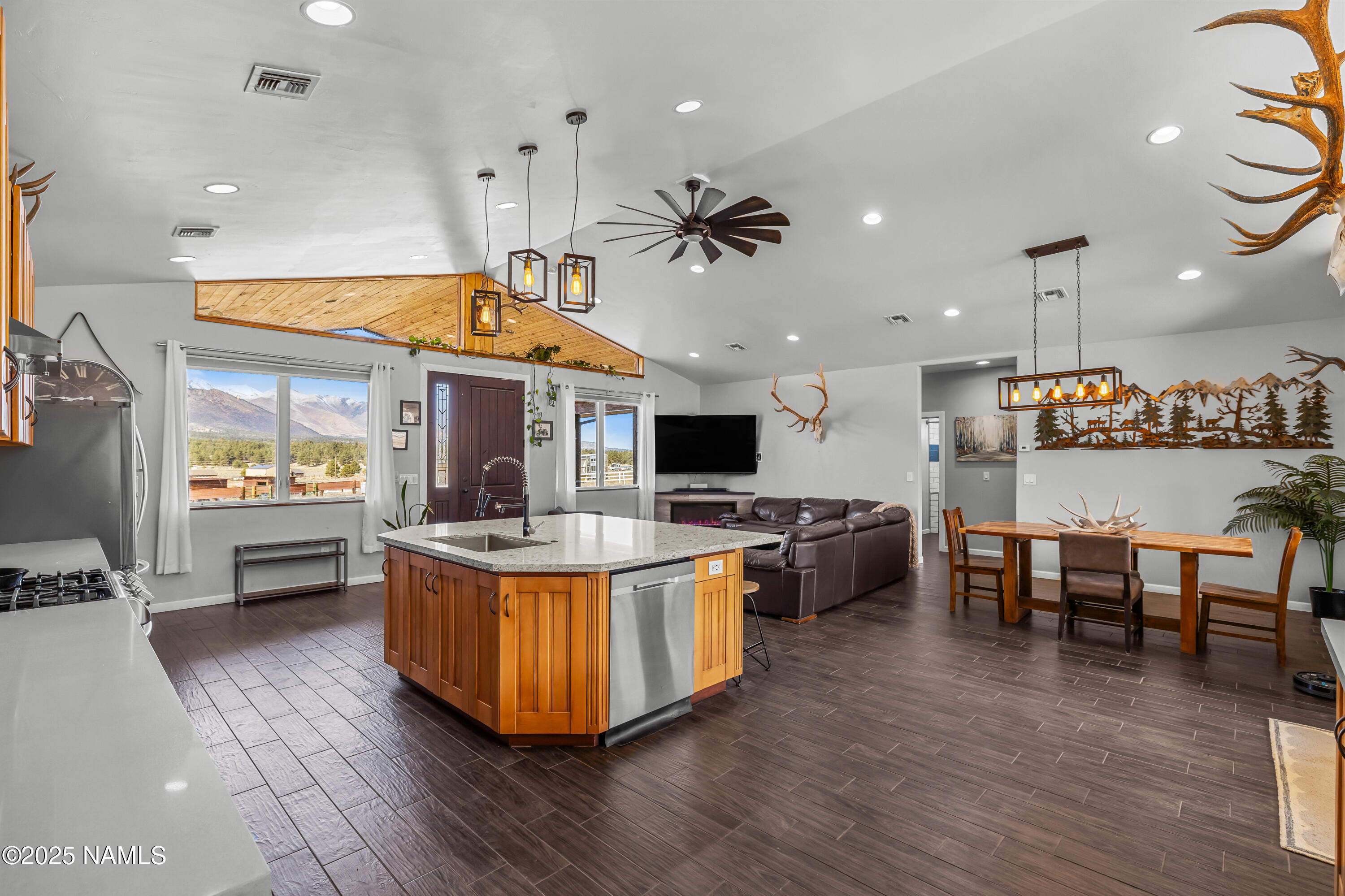 6770 North Rain Valley Road Flagstaff, AZ 86004 - Photo 5 of 28 Lots of natural light