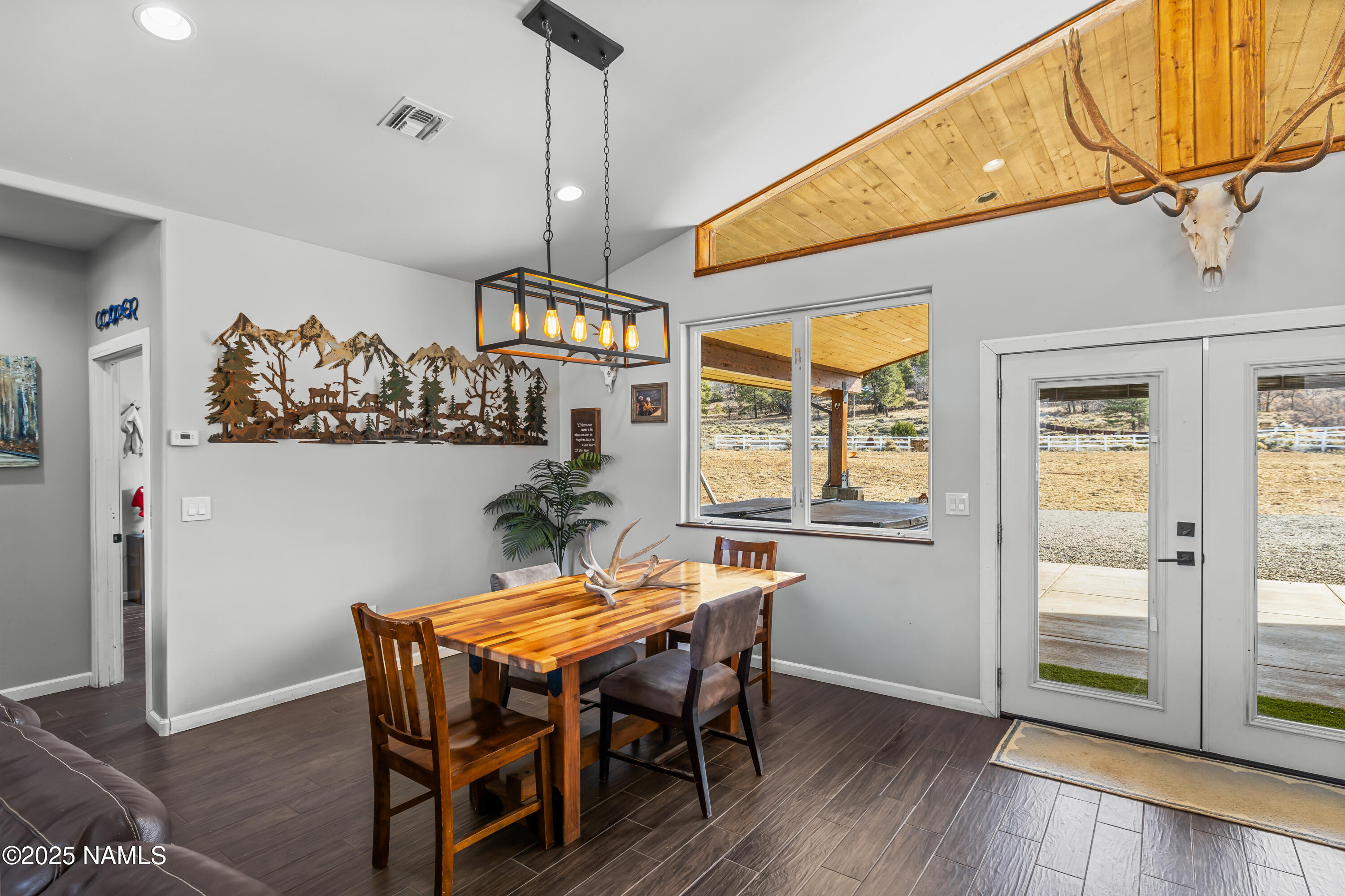 6770 North Rain Valley Road Flagstaff, AZ 86004 - Photo 6 of 28 Spacious dining area