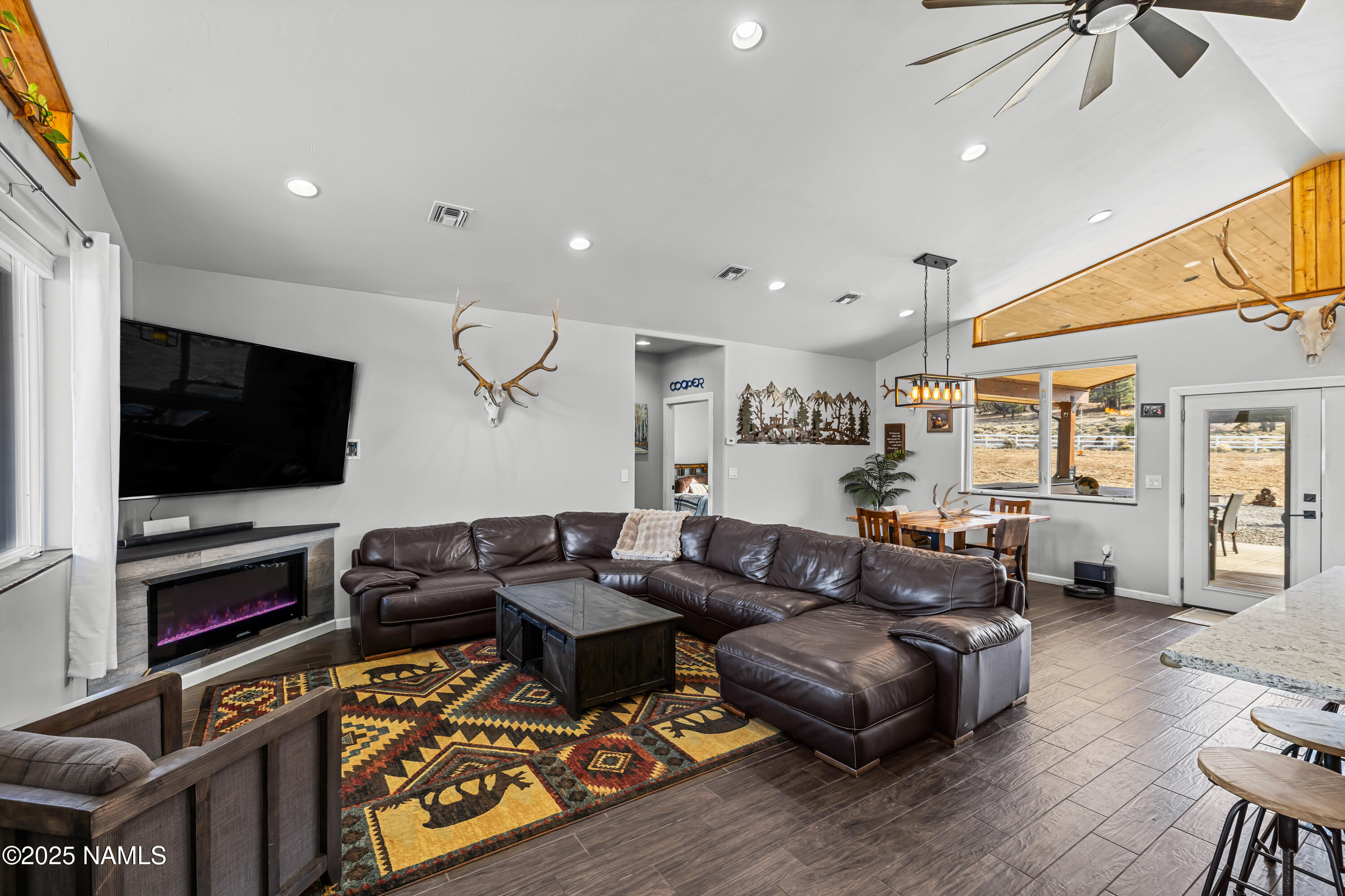 6770 North Rain Valley Road Flagstaff, AZ 86004 - Photo 7 of 28 Living area
