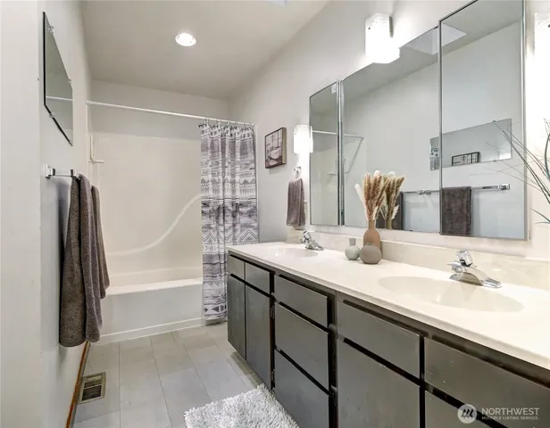 $2,399,850 | 9901 Northeast 32nd Street, Bellevue, WA 98004