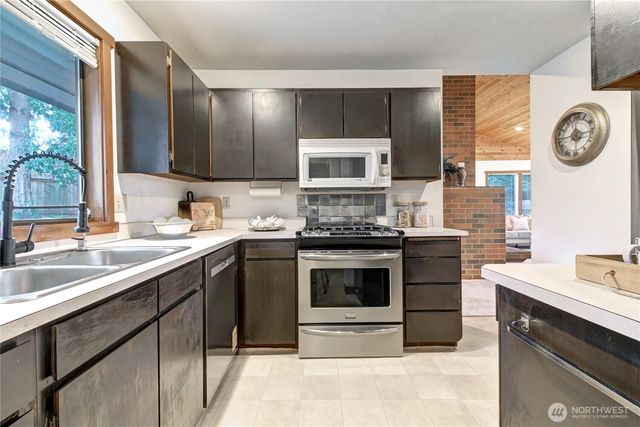 $2,399,850 | 9901 Northeast 32nd Street, Bellevue, WA 98004