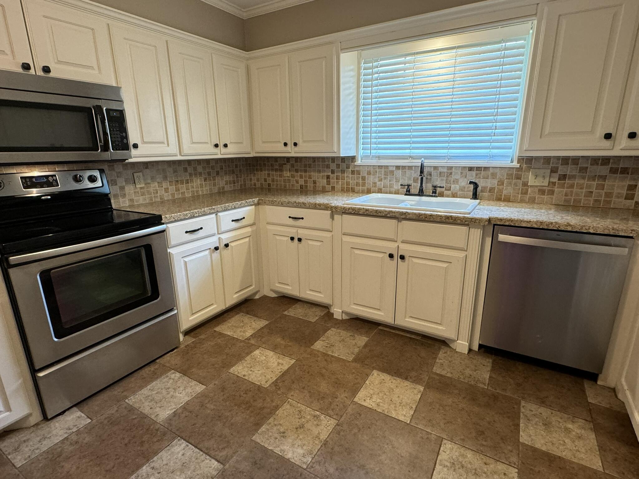 1408 Amarillo Plainview, TX 79072 - Photo 14 of 33 IMG_3263