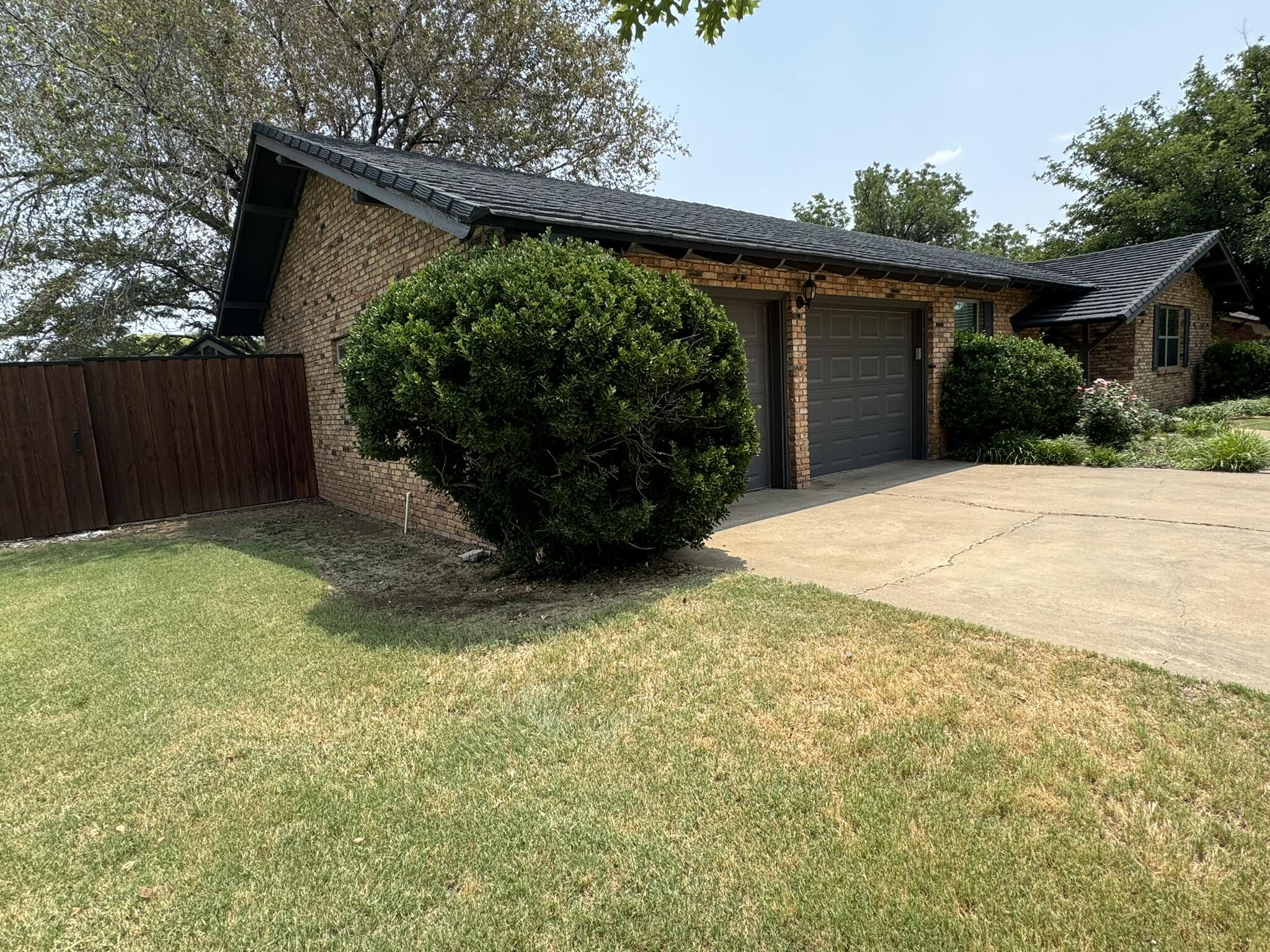 1408 Amarillo Plainview, TX 79072 - Photo 4 of 33 IMG_3251