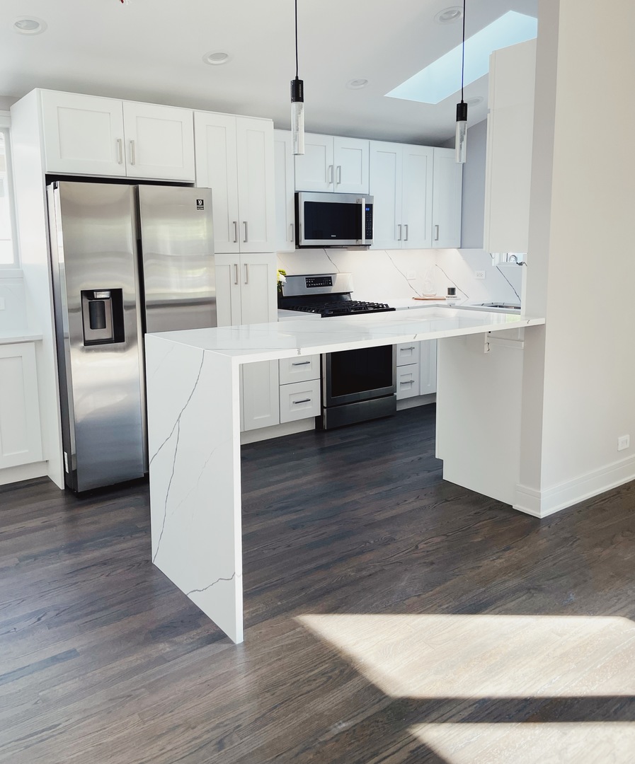 1017 Dell Road Northbrook, IL 60062 - Photo 21 of 52 a kitchen with stainless steel appliances a refrigerator microwave and stove