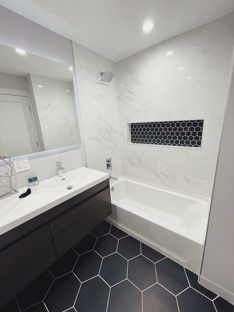 1017 Dell Road Northbrook, IL 60062 - Photo 30 of 52 a bathroom with a double vanity sink mirror and bathtub