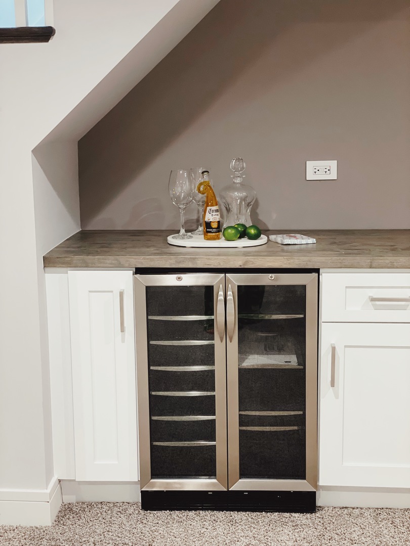 1017 Dell Road Northbrook, IL 60062 - Photo 41 of 52 a view of room with cabinets