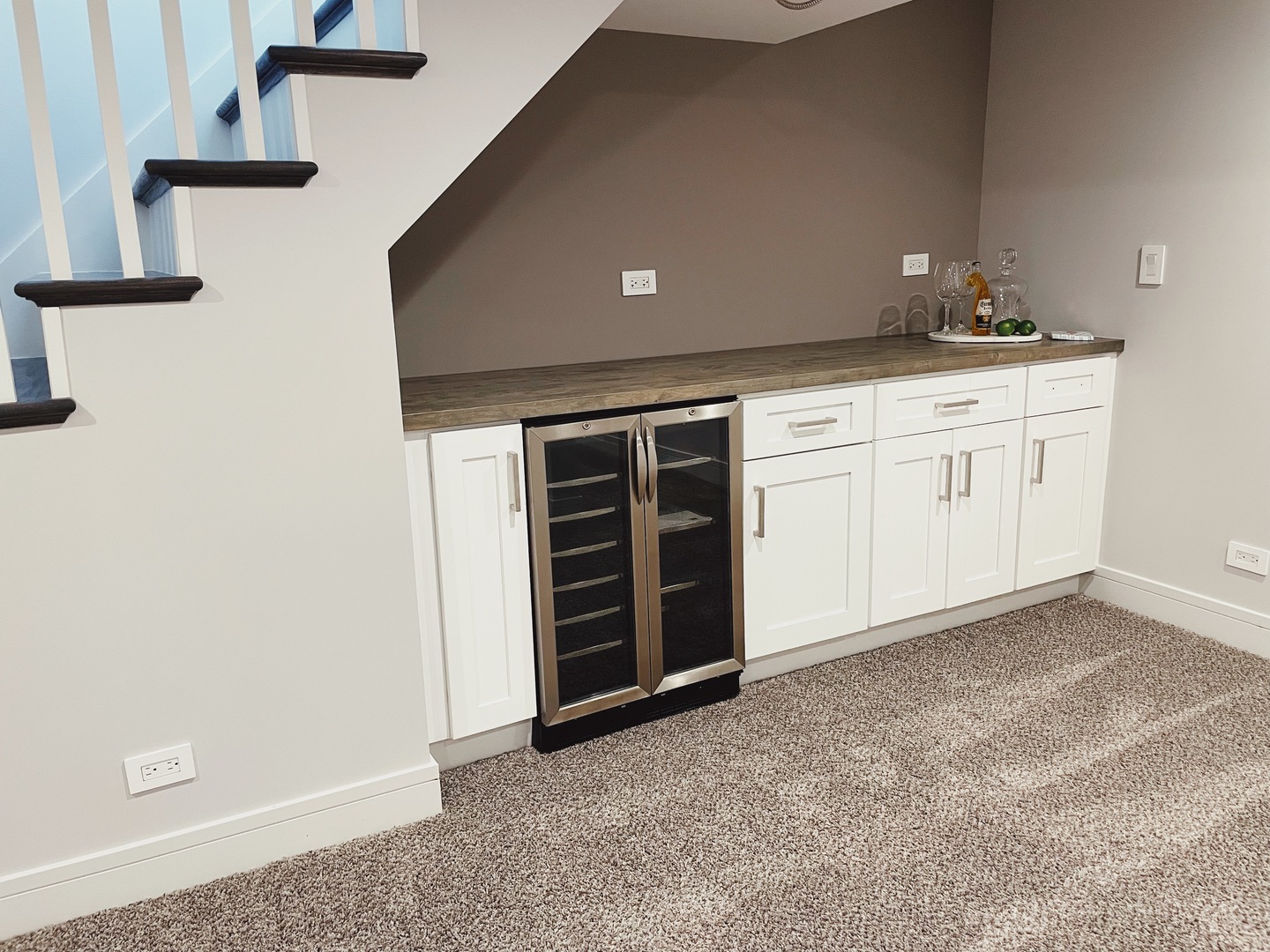 1017 Dell Road Northbrook, IL 60062 - Photo 43 of 52 a view of a kitchen with cabinet